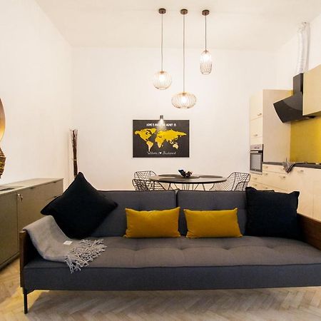 Real Delux Apartment Next To Gozsdu & Synagogue Budapest Bagian luar foto